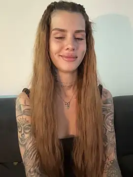 Snapshot of EmiliaCatalina chatting on 05/31/26, 09:27 EmiliaCatalina online show from 05/31/26, 09:27
