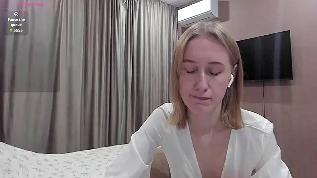 Snapshot of Mika_Ray chatting on 11/26/25, 10:55 Mika Ray online show from 11/26/25, 10:55