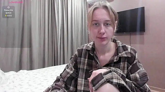 Snapshot of Mika_Ray chatting on 11/27/25, 09:50 Mika Ray online show from 11/27/25, 09:50