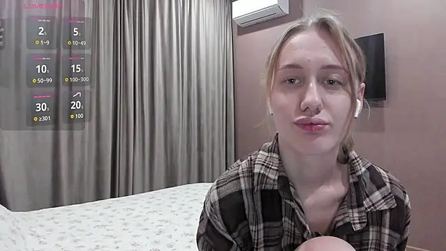 Snapshot of Mika_Ray chatting on 12/04/25, 10:29 Mika Ray online show from 12/04/25, 10:29