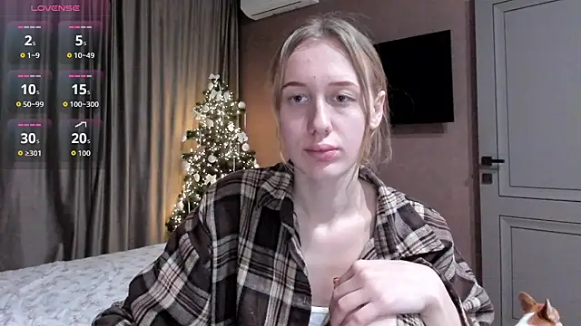 Snapshot of Mika_Ray chatting on 12/17/25, 11:44 Mika Ray online show from 12/17/25, 11:44