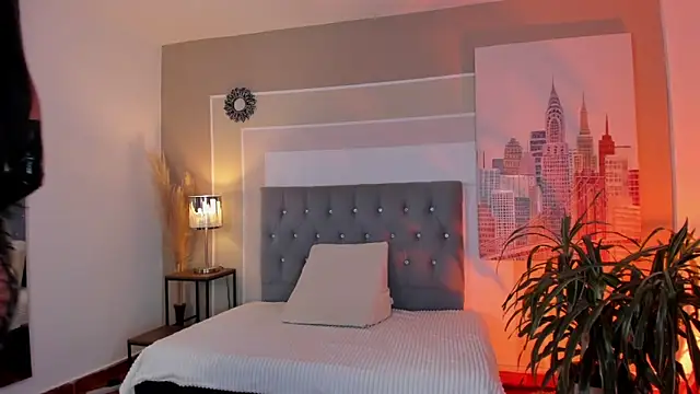 Snapshot of missmegann chatting on 12/15/24, 12:28 missmegann online show from 12/15/24, 12:28