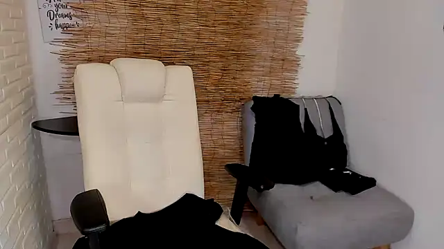 Snapshot of _oliviawilde_1 chatting on 02/03/25, 04:46 oliviawilde 1 online show from 02/03/25, 04:46