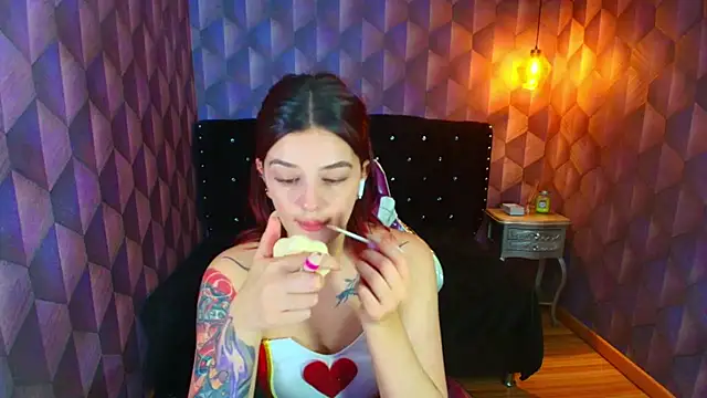 Snapshot of LiaHarryis chatting on 10/31/25, 05:36 LiaHarryis online show from 10/31/25, 05:36