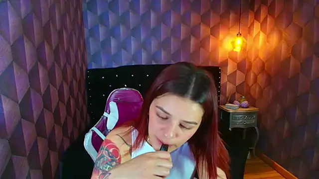 Snapshot of LiaHarryis chatting on 11/08/25, 05:12 LiaHarryis online show from 11/08/25, 05:12