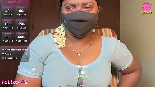 Snapshot of vani-09 chatting on 03/10/26, 12:43 vani-09 online show from 03/10/26, 12:43