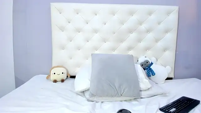 NICOLSKINNY1 online show from 11/20/25, 09:47