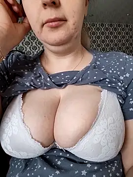 Lady nice cat online show from 12/15/25, 02:49