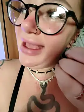 EllieOz online show from 01/23/25, 04:37