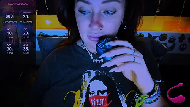 EllieOz online show from 03/10/25, 03:52