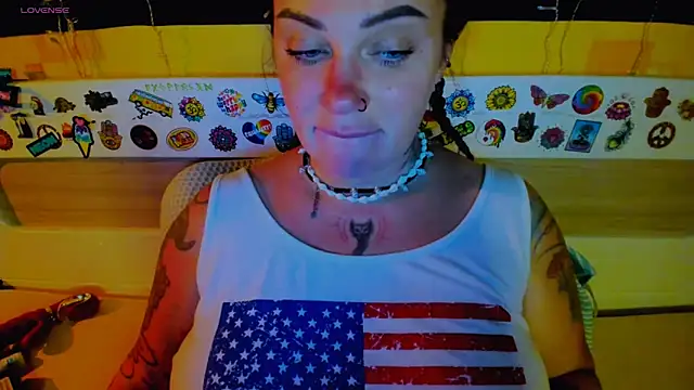 EllieOz online show from 10/05/25, 06:39