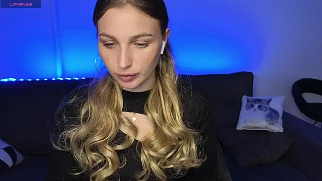 Snapshot of Yoda21 chatting on 09/24/25, 12:19 Yoda21 online show from 09/24/25, 12:19