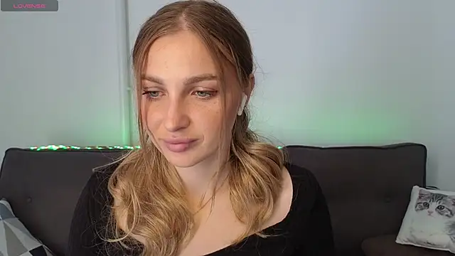 Snapshot of Yoda21 chatting on 09/25/25, 10:41 Yoda21 online show from 09/25/25, 10:41