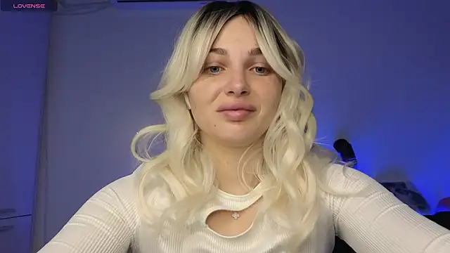 Snapshot of Yoda21 chatting on 11/21/25, 12:37 Yoda21 online show from 11/21/25, 12:37