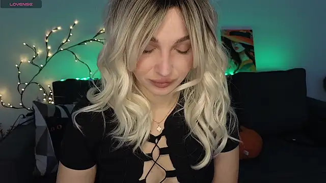 Snapshot of Yoda21 chatting on 11/25/25, 09:31 Yoda21 online show from 11/25/25, 09:31