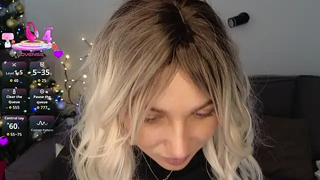 Snapshot of Yoda21 chatting on 12/15/25, 12:42 Yoda21 online show from 12/15/25, 12:42