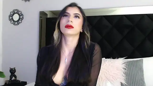 Snapshot of KinaCooper chatting on 12/01/25, 06:57 KinaCooper online show from 12/01/25, 06:57