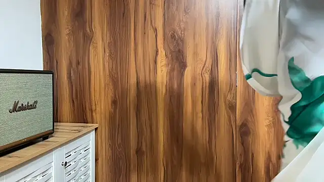 julie 08 online show from 02/10/26, 08:02