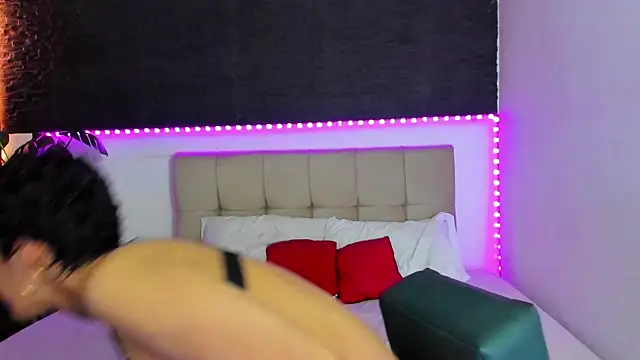 Snapshot of anaroman01 chatting on 09/25/25, 08:56 anaroman01 online show from 09/25/25, 08:56