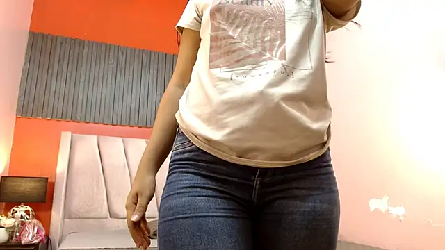 VeronicaRobles online show from 11/19/25, 06:52