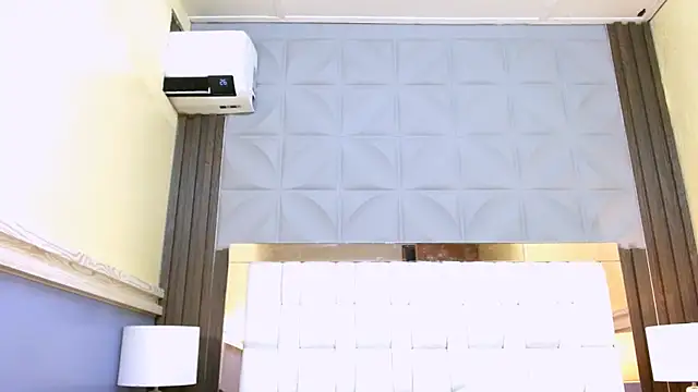 Snapshot of VeronicaRobles chatting on 04/25/26, 02:36 VeronicaRobles online show from 04/25/26, 02:36