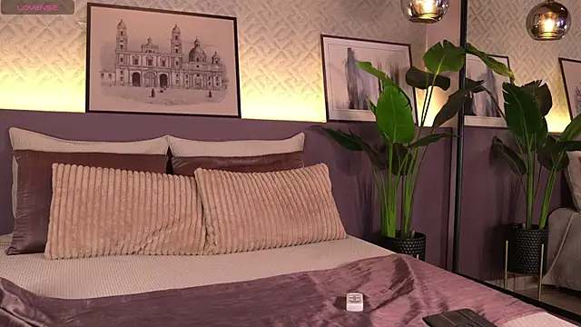 ElleDiane online show from 02/12/25, 01:09