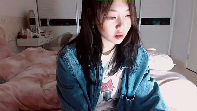 Snapshot of -Lucky_Girl chatting on 03/16/26, 12:42 -Lucky Girl online show from 03/16/26, 12:42