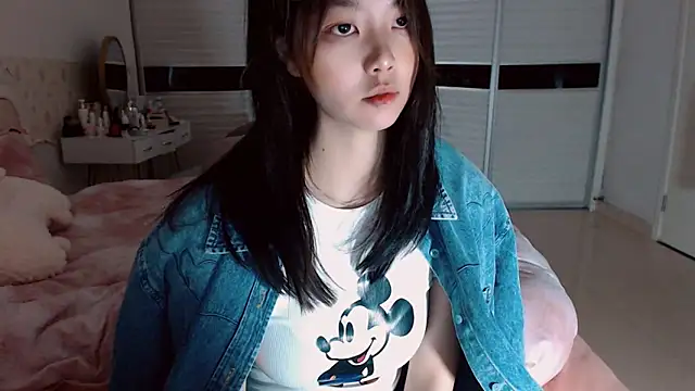 Snapshot of -Lucky_Girl chatting on 03/18/26, 02:04 -Lucky Girl online show from 03/18/26, 02:04