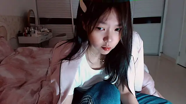 Snapshot of -Lucky_Girl chatting on 03/25/26, 02:39 -Lucky Girl online show from 03/25/26, 02:39