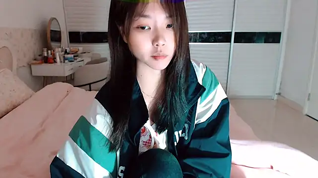 Snapshot of -Lucky_Girl chatting on 04/12/26, 01:32 -Lucky Girl online show from 04/12/26, 01:32