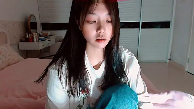 Snapshot of -Lucky_Girl chatting on 04/12/26, 01:38 -Lucky Girl online show from 04/12/26, 01:38