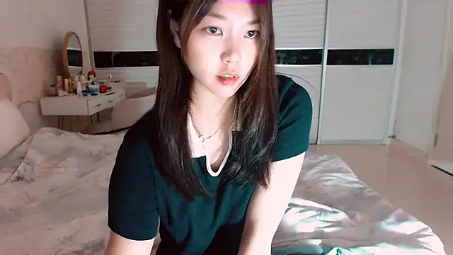 Snapshot of -Lucky_Girl chatting on 04/20/26, 02:25 -Lucky Girl online show from 04/20/26, 02:25