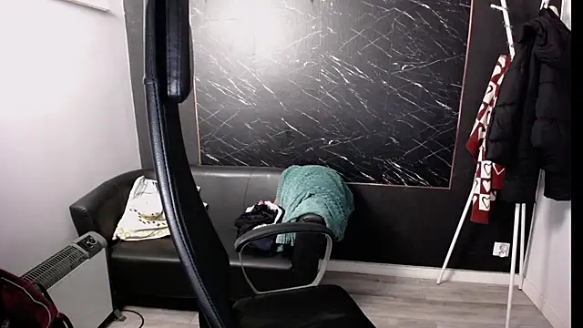 littleviki7 online show from 02/25/25, 05:08