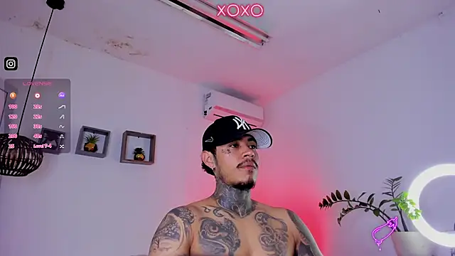 Snapshot of JordanSmiith_ chatting on 01/21/25, 12:04 JordanSmiith  online show from 01/21/25, 12:04