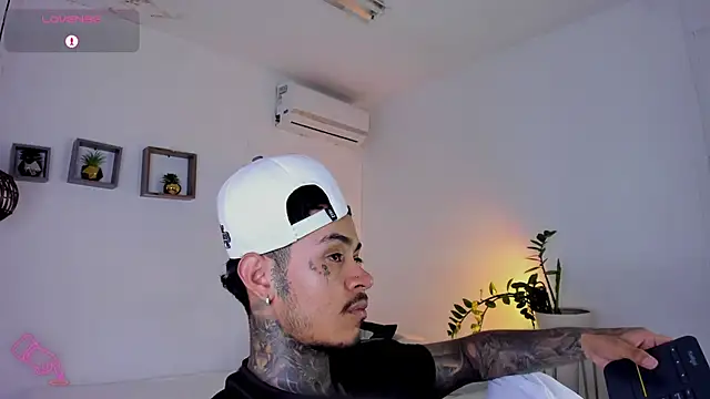 Snapshot of JordanSmiith_ chatting on 02/12/25, 11:09 JordanSmiith  online show from 02/12/25, 11:09