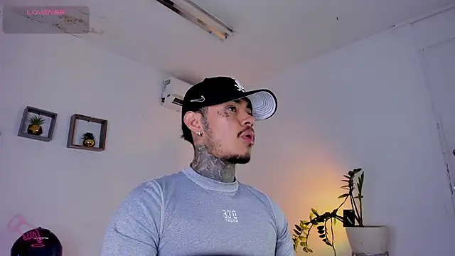Snapshot of JordanSmiith_ chatting on 02/17/25, 07:53 JordanSmiith  online show from 02/17/25, 07:53