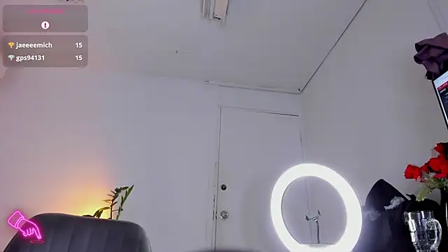 Snapshot of JordanSmiith_ chatting on 02/18/25, 11:19 JordanSmiith  online show from 02/18/25, 11:19