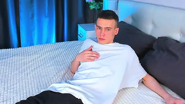 Kevin Kesi online show from 02/05/25, 01:11