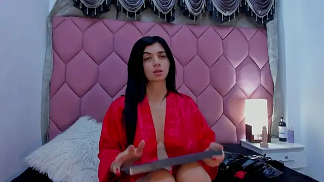 Snapshot of Linisprincehot69 chatting on 02/15/25, 08:11 Linisprincehot69 online show from 02/15/25, 08:11