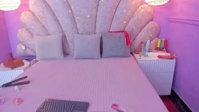 chloe watson  online show from 03/13/25, 07:50