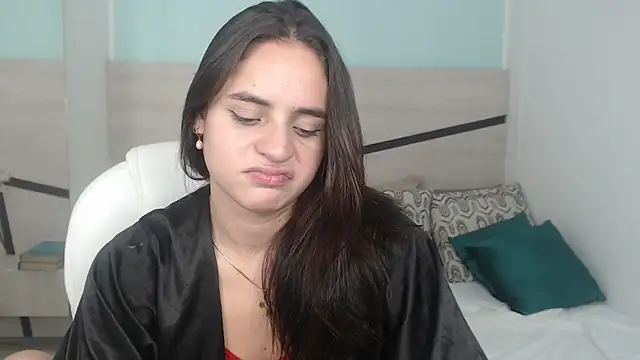 Snapshot of heidy_hoiss chatting on 02/14/25, 11:53 heidy hoiss online show from 02/14/25, 11:53