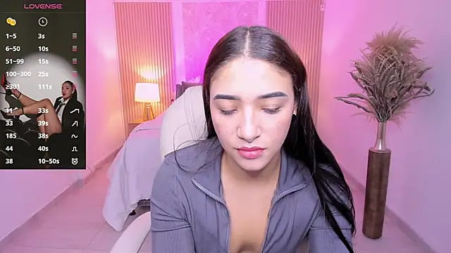 Snapshot of Antonella_Grayy chatting on 11/27/25, 11:01 Antonella Grayy online show from 11/27/25, 11:01