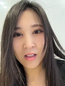 Snapshot of Fannywell chatting on 07/14/26, 12:11 Fannywell online show from 07/14/26, 12:11