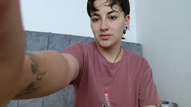 linda 33 online show from 10/10/25, 01:32