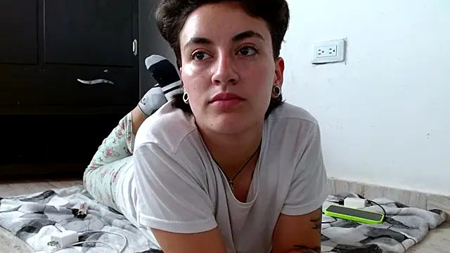 linda 33 online show from 10/17/25, 08:44