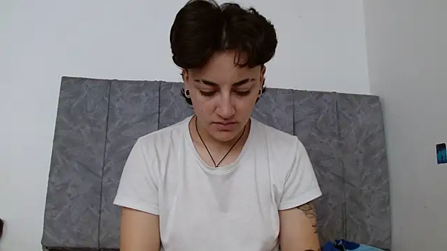 linda 33 online show from 10/31/25, 02:07