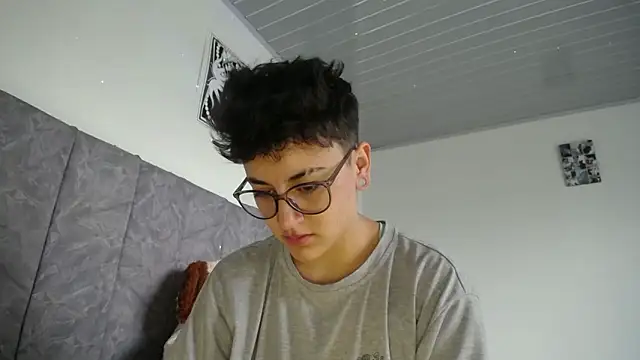 Snapshot of linda_33 chatting on 03/26/26, 04:34 linda 33 online show from 03/26/26, 04:34