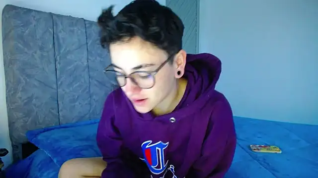 Snapshot of linda_33 chatting on 04/08/26, 11:10 linda 33 online show from 04/08/26, 11:10