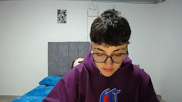 Snapshot of linda_33 chatting on 04/12/26, 02:27 linda 33 online show from 04/12/26, 02:27