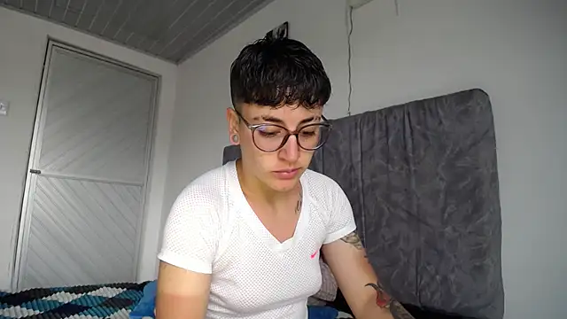 Snapshot of linda_33 chatting on 04/21/26, 06:44 linda 33 online show from 04/21/26, 06:44